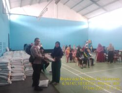 Bripka Ade Mulyana  Monitoring Pendistribusian Bantuan beras dari Badan Pangan Nasional (BPN)