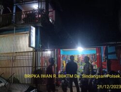 Anggota Jaga Unit Binmas Polsek Sukasari Laksanakan Patroli Blue Light Guna Mencegah Gangguan Kamtibmas