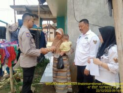 BhabinKamtibmas Desa Mekarsari,Polres Sumedang Salurkan Sembako tambahan nutrisi untuk bayi yang Stunting