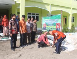 Ketua IKA STAI Bumi Silampari Melaksanakan Peletakan Batu Pertama Pemasangan Konblok Halaman Kampus STAI Bumi Silampari