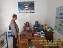 Kanit Binmas Polsek Tanjungmedar Polres Sumedang Aiptu Nana Sujana Bersama Bripka Ade Mulyana melaksanakan silaturahmi kamtibmas
