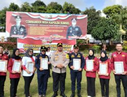 Kapolres Pagar Alam Memberikan Penghargaan Kepada 35 Anggota Yang Berprestasi