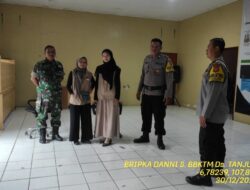 Bhabinkamtibmas Polsek Tanjungmedar Polres Sumedang bersama Babinsa sambang ke warga desa Wargaluyu