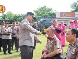 48 Personil Polres Kudus Yang Naik Pangkat Satu Tingkat Lakukan Sujud Syukur