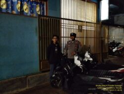 PIKET SAMAPTA POLSEK SUKASARI MENGAJAK WARGA UNTUK TURUT SERTA JAGA KAMTIMBAS PADA MALAM HARI