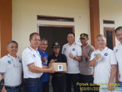 Penyerahan Bantuan Berupa Sembako Dari Polres Sumedang Bekerja Sama Dengan PSMTI Ke Posko Bencana Lingkungan Babakan Hurip RW 08 Kelurahan Kota Kaler 