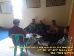 Bhabinkamtibmas Desa Mekarsari Melaksanakan Giat Sambang Dan Silaturahmi Kepada perangkat desa Binaan.