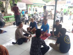 Bhabinkamtibmas Polsek Tomo Polres Sumedang Laksanakan “Jumat Curhat” dengan Warga Desa Tomo Kecamatan Tomo Kabupaten Sumedang