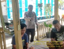 Anggota Polsek Tanjungmedar Polres Sumedang Polda Jabar Tingkatkan Keamanan dengan Patroli Jalan Kaki