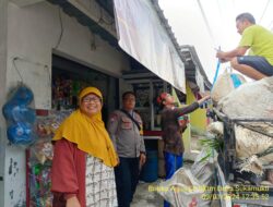 Anggota Polsek Tanjungmedar Polres Sumedang Polda Jabar Tingkatkan Keamanan dengan Patroli Jalan Kaki