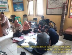 Bhabinkamtibmas Desa Jatimulya Brigadir Riri Tri Pratama Melaksanakan Monitoring kegiatan Sosialisasi Pendaftaran Online Anggota PPS di Desa Jatimulya