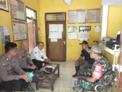 Sinergitas TNI – Polri Silaturahmi Kamtibmas Kepada Warga Desa Marongge Kecamatan Tomo Kabupaten Sumedang 