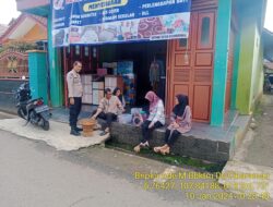 Piket Polsek Tanjungmedar Polres Sumedang laksanakan Patroli Jalan Kaki sebagai upaya tingkatkan keamanan
