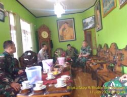Kapolsek Sukasari IPTU Joko Dwi Haryono SH,M.M, bersama Babinkamtibmas Desa Genteng Melaksanakan Giat Sambang Dan Silaturahmi Kepada Tokoh Masyarakat