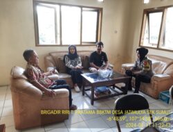 Bhabinkamtibmas Desa Jatimulya melaksanakan Sillaturahmi kepada Pemilik dan Pengelola Resto Saputri Desa. Jatimulya Kec. Sumedang Utara