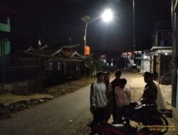 Anggota Jaga Unit Samapta Polsek Sukasari Laksanakan Patroli Blue Light Guna Mencegah Gangguan Kamtibmas