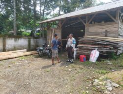 Anggota Polsek Tanjungmedar Polres Sumedang Polda Jabar Tingkatkan Keamanan dengan Patroli Jalan Kaki