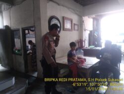 Patroli Jalan Kaki Polsek Sukasari, Guna Cegah Tindak Kriminal Dan Berikan Rasa Nyaman Kepada Masyarakat.