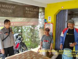 Bripka Dani Santika melaksanakan sambang/silatrahmi Kamtibmas dan dumas keliling dalam rangka Quick Eins PRESISI di wilayah Kec. Tanjungmedar