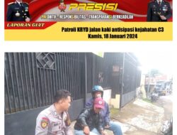 Patroli Jalan Kaki Polsek Sukasari, Guna Cegah Tindak Kriminal Dan Berikan Rasa Nyaman Kepada Masyarakat