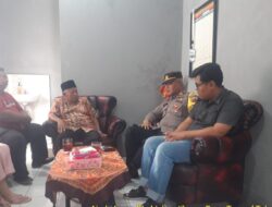 Plh. Kapolsek Tomo beserta Panit Binmas Polsek Tomo, Terima Aspirasi Kepala Desa dan Perangkat Desa Tolengas dalam rangka program ” Jumat Curhat”