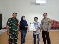 Sinegritas TNI – POLRI Dalam Pendistribusian Bantuan Sembako Bagi Warga Terkena Dampak Gempa Bumi Di Desa Girimukti Kec. Sumedang Utara