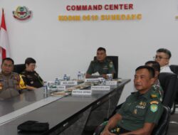 Bertempat di Ruang Command Center Makodim 0610/Sumedang,telah di laksanakan kegiatan Video Conference Pimpinan Aster Kasad Mayjen TNI Joko Hadi Susilo Dalam rangka Penyelengaraan Komsos