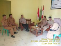 Aiptu Aceng, SH bersama Bripka Yuyun Yuwana melaksanakan sambang/silatrahmi kamtibmas ke aparatur desa Jingkang 