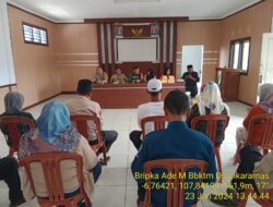 Bripka Ade Mulyana, Bhabinkamtibmas Desa Cikaramas, hadiri Kegiatan Rapat LPJ Bumdes Medar Natandang Desa Cikaramas Kec.Tanjungmedar