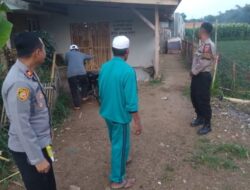 Patroli Jalan Kaki Polsek Sukasari, Guna Cegah Tindak Kriminal Dan Berikan Rasa Nyaman Kepada Masyarakat.