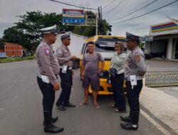 Personil Lalu-lintas Polsek Tomo melaksanakan Patroli menggunakan R-2 Antisipasi Jalur Rawan Kemacetan dan Laka-Lantas 