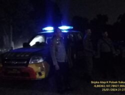 Anggota Jaga Unit Samapta Polsek Sukasari Laksanakan Patroli Blue Light Guna Mencegah Gangguan Kamtibmas