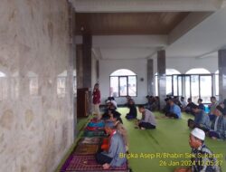 Kapolsek Sukasari IPTU Joko Dwi Haryono SH,M.M, bersama Babinkamtibmas Desa Genteng Melaksanakan Giat Sambang Dan Silaturahmi Kepada Tokoh Masyarakat