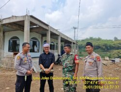 Patroli Jalan Kaki Polsek Sukasari, Guna Cegah Tindak Kriminal Dan Berikan Rasa Nyaman Kepada Masyarakat.