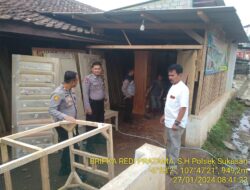 Patroli Jalan Kaki Polsek Sukasari, Guna Cegah Tindak Kriminal Dan Berikan Rasa Nyaman Kepada Masyarakat.