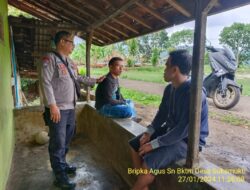 Anggota Polsek Tanjungmedar Polres Sumedang Polda Jabar Tingkatkan Keamanan dengan Patroli Jalan Kaki
