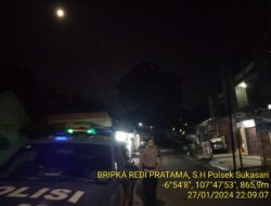 Patroli Malam Hari, Anggota Polsek Sukasari Polres Sumedang Berikan Himbauan Kepada Warga Masyarakat