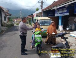 Jaga kamtibmas tetap kondusif, Polsek Tanjungmedar Polres Sumedang giatkan Patroli Jalan Kaki siang hari