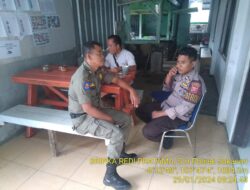 Patroli Jalan Kaki Polsek Sukasari, Guna Cegah Tindak Kriminal Dan Berikan Rasa Nyaman Kepada Masyarakat.