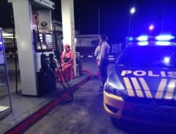 Demi Meminimalisir Terjadinya tindak Kriminalitas pada Malam hari serta Menciptakan situasi Kamtibmas yang Kondusif, Polsek Tomo Polres Sumedang laksanakan Patroli “Blue Light