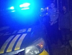 Patroli Malam Hari, Anggota Samapta Polsek Sukasari Polres Sumedang Berikan Himbauan Kepada Warga Masyarakat