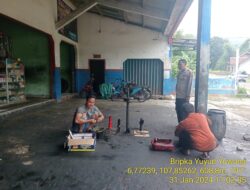 Polsek Tanjungmedar Polres Sumedang giatkan Patroli Jalan Kaki guna ciptakan kamtibmas tetap kondusif