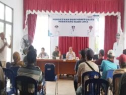 Kasi Trantib Kelurahan Bahagia Menggelar Pertemuan Dengan Puluhan PKL Yang Berada Di Jalan KH Tajudin
