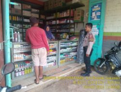 Patroli Jalan Kaki Polsek Sukasari, Guna Cegah Tindak Kriminal Dan Berikan Rasa Nyaman Kepada Masyarakat.