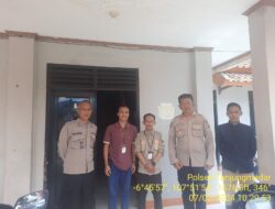 Kapolsek Tanjungmedar, IPTU HAJID ABDULAH, SH melaksanakan Kegiatan Pengamanan Logistik Pemilu 2024 di Gudang PPK Kecamatan Tanjungmedar Kabupaten Sumedang