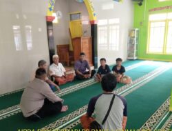 Panit Binmas Polsek Tomo Laksanakan Program Jumat Curhat bersama warga Desa Darmawangi.