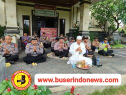 Personil Polsek Kuta Selatan Gelar Persembahyangan dan Doa Bersama untuk Pemilu Damai 2024