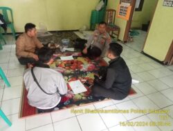 Polsek Sukasari melaksanakan kegiatan Jumat Curhat dalam rangka Program Quick Wins Presisi di rumah tokoh pemuda Desa Sukasari 