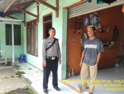 Bripka Dani Santika melaksanakan sambang/silatrahmi Kamtibmas dan dumas keliling dalam rangka Quick Wins PRESISI di wilayah Kec. Tanjungmedar