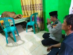 Kapolsek Babelan Kompol Didik Prijo Susilo Takjiah Di Kediaman (Alm) Andih Ketua KPPS 107 Desa Babelan Kota 
